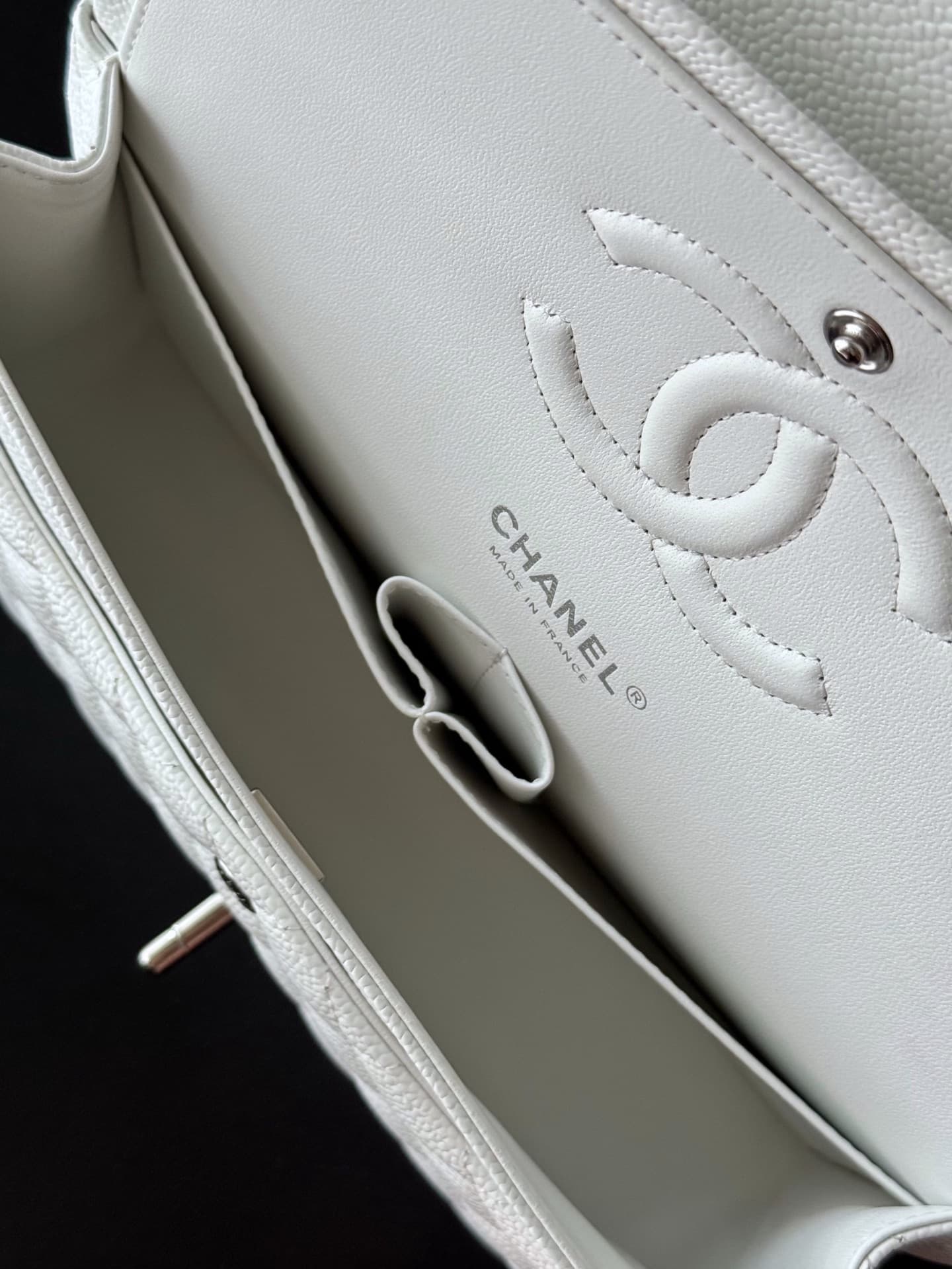 Chanel Medium CLASSIC HANDBAG Grained Calfskin White Silver Metal TOP