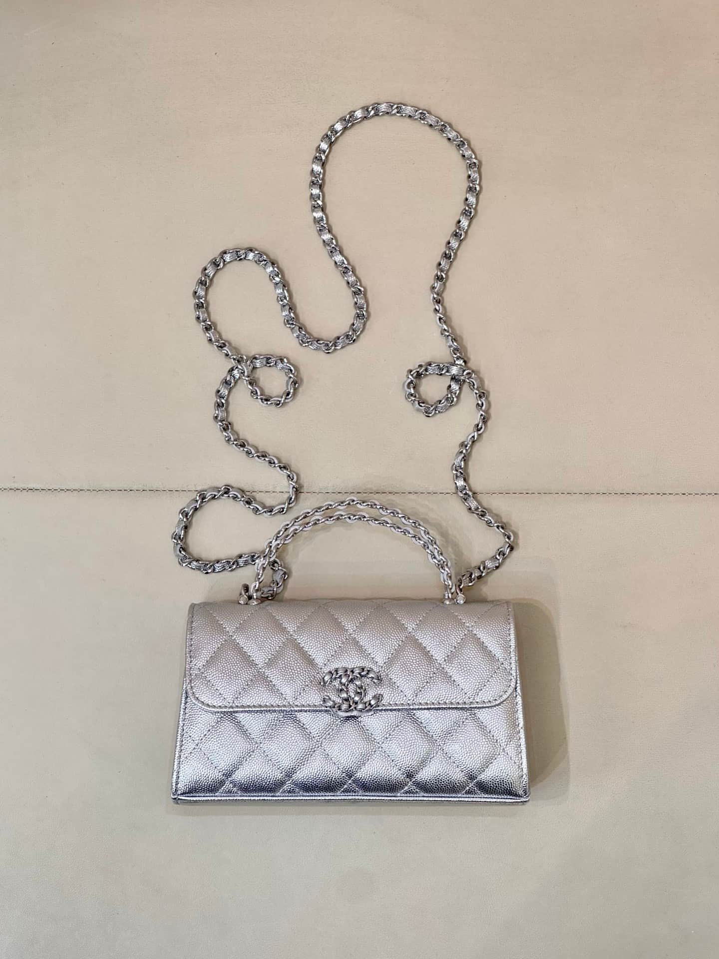Chanel Clutch with chain Grained Calfskin&Silver-Tone Metal Silver AP3238 TOP