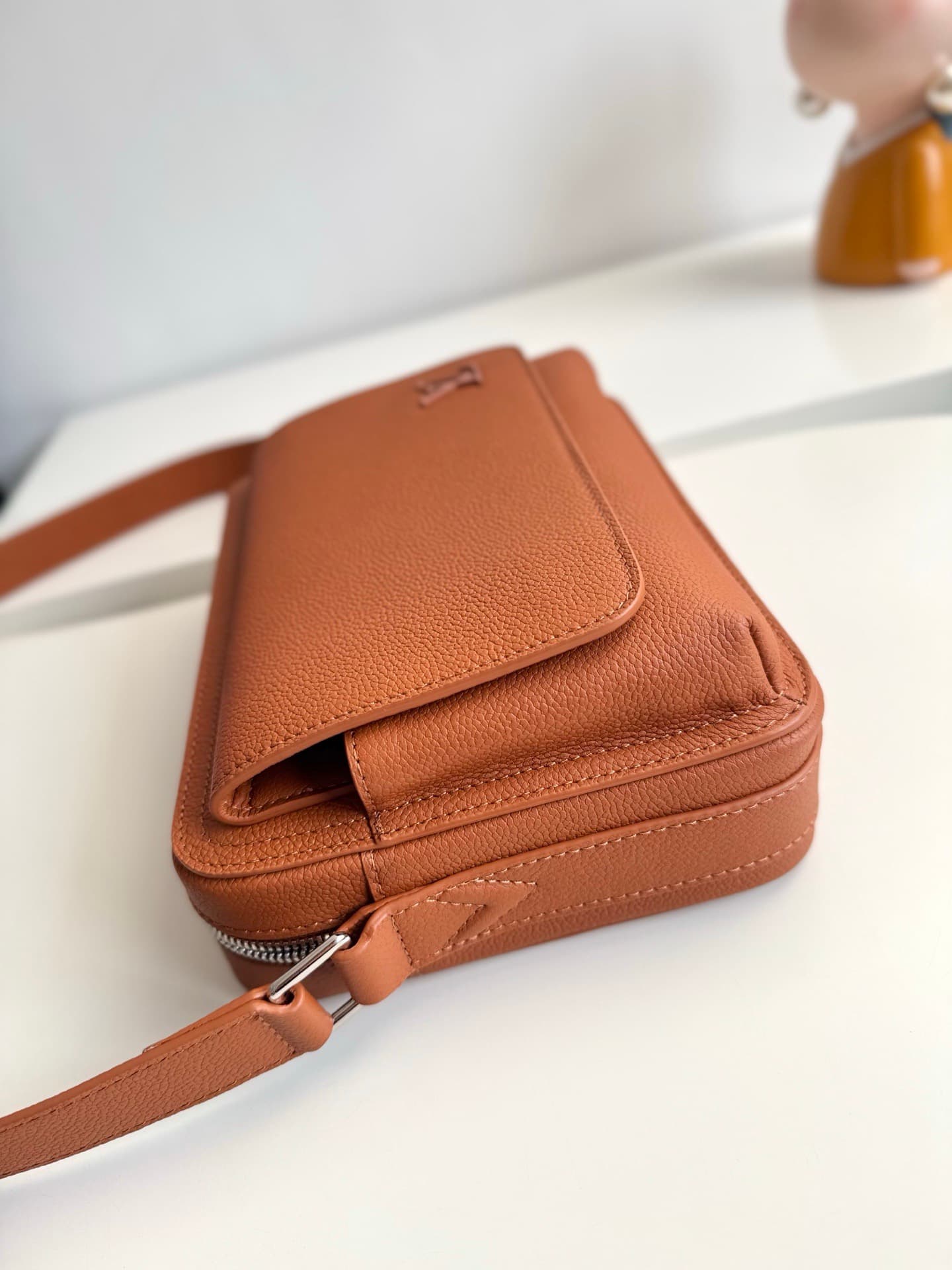 Louis Vuitton Boarding Messenger M25981 Tan High