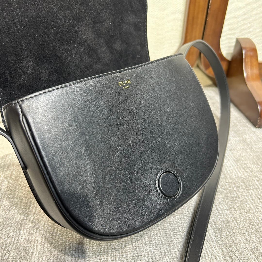 CELINE Folco Cuir Triomphe Shoulder Bag in Black Calfskin Leather High