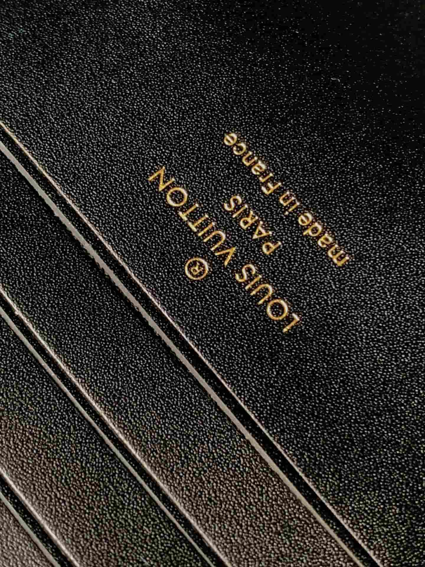 Louis Vuitton Wallet On Chain Capucines Black Calf leather M12143 High