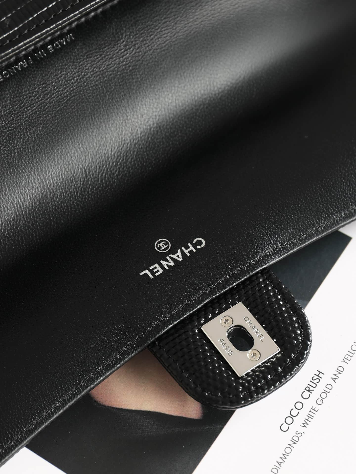 Chanel Clutch with chain Lizard Embossed Calfskin & Silver-Tone Metal Black AP5280 A