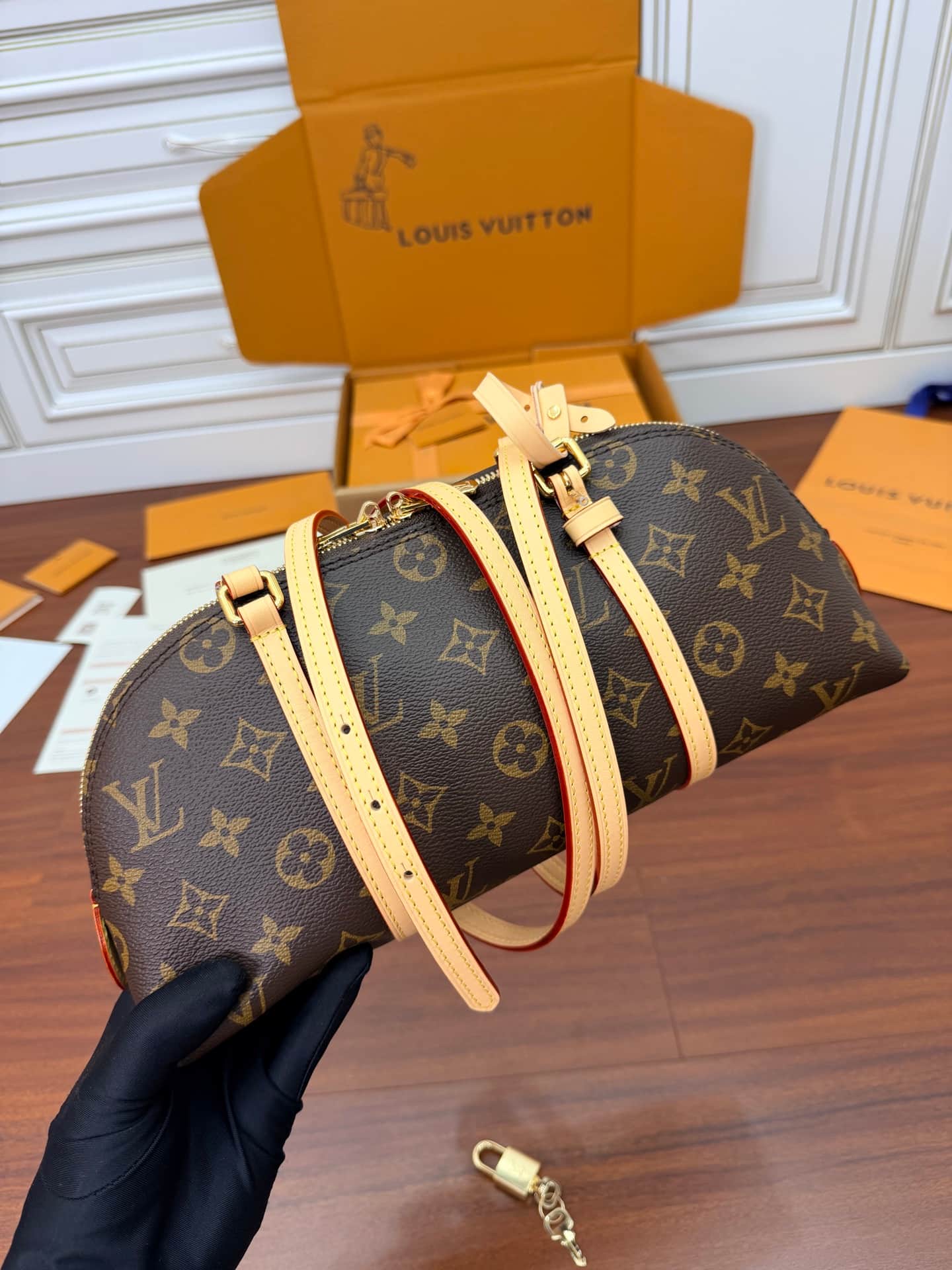 Louis Vuitton Squire East West Monogram coated canvas M28953 TOP