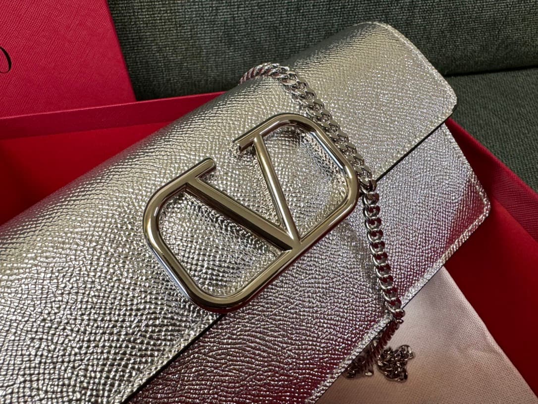 Valentino Garavani VLogo signature wallet on chain bag Grainy Calfskin Silver High