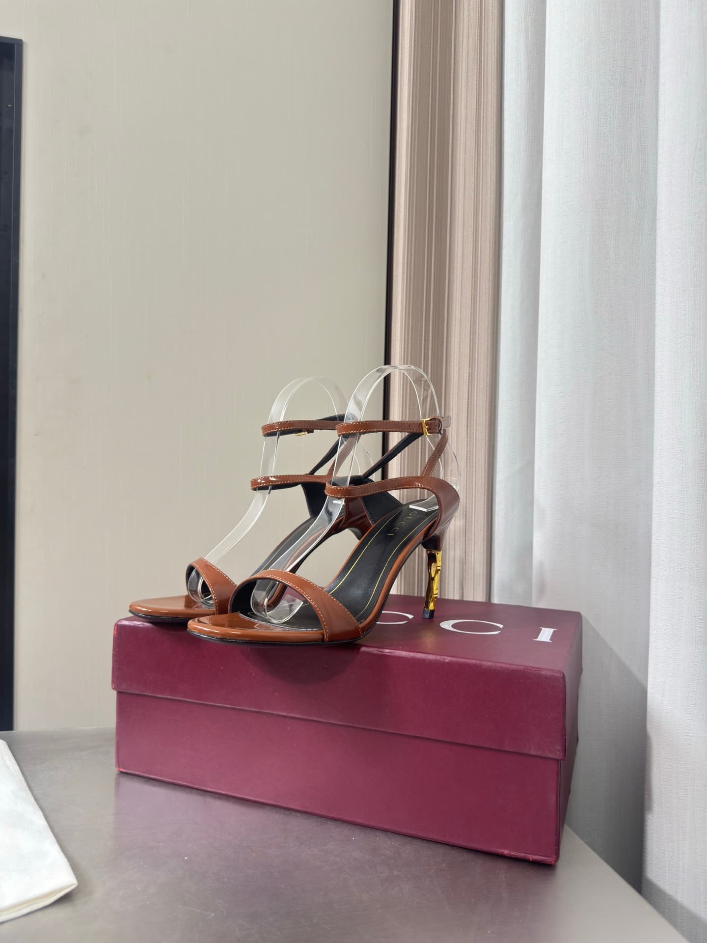 Gucci Patent Leather Strappy Sandal Shoes Women