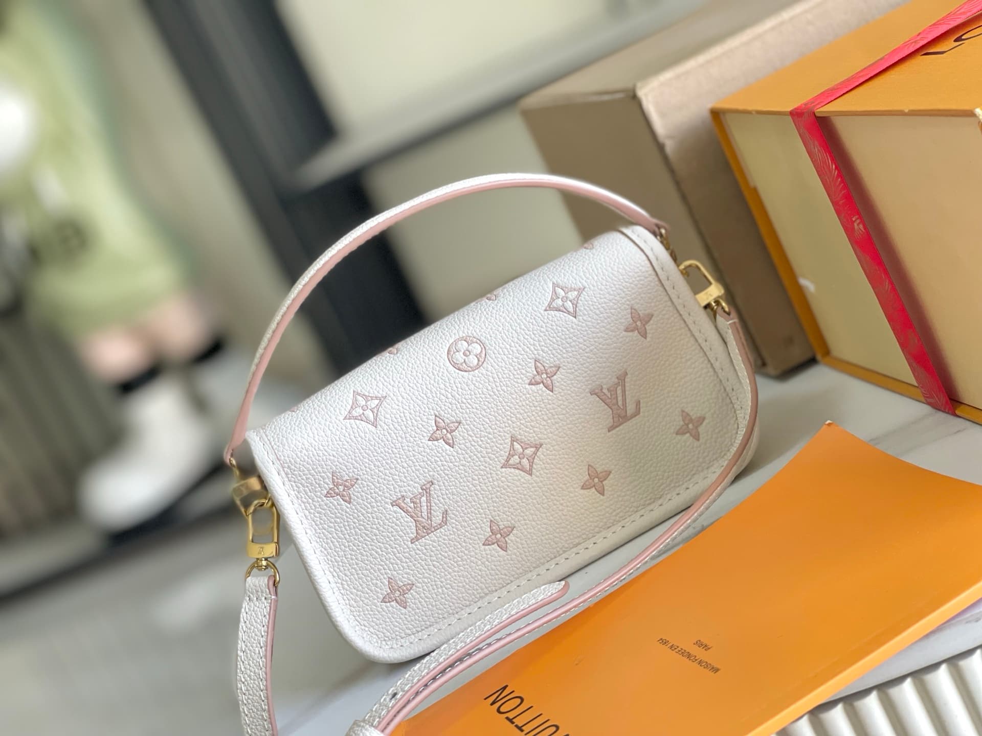 Louis Vuitton Nano Diane Embossed grained cowhide leather M13642 Bicolour Eden TOP