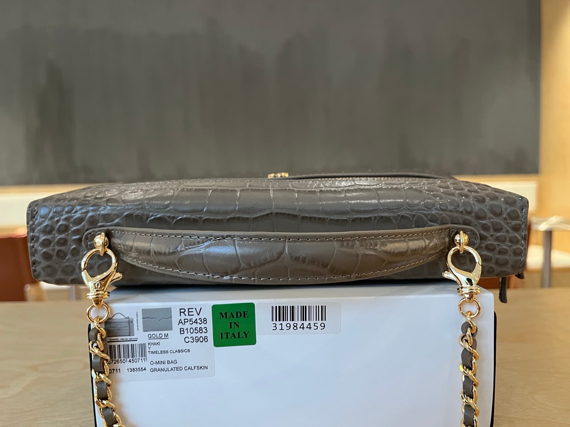 Chanel Vanity with Chain Crocodile-embossed leather& Gold-Tone Metal Dark Khaki AP5438 A