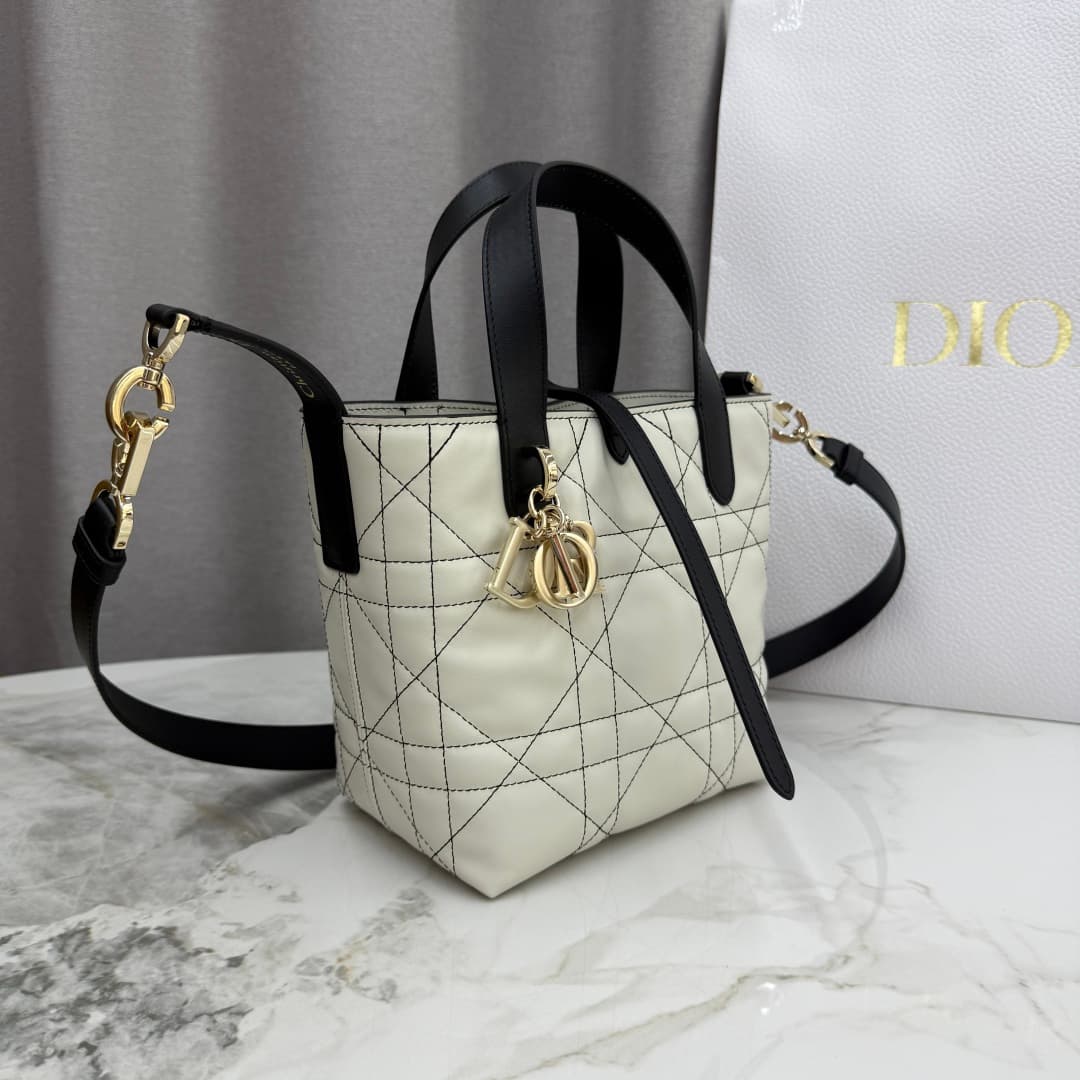 Small Dior Toujours Vertical Tote Bag White Macrocannage Calfskin with Contrasting Black Topstitching M2835 High