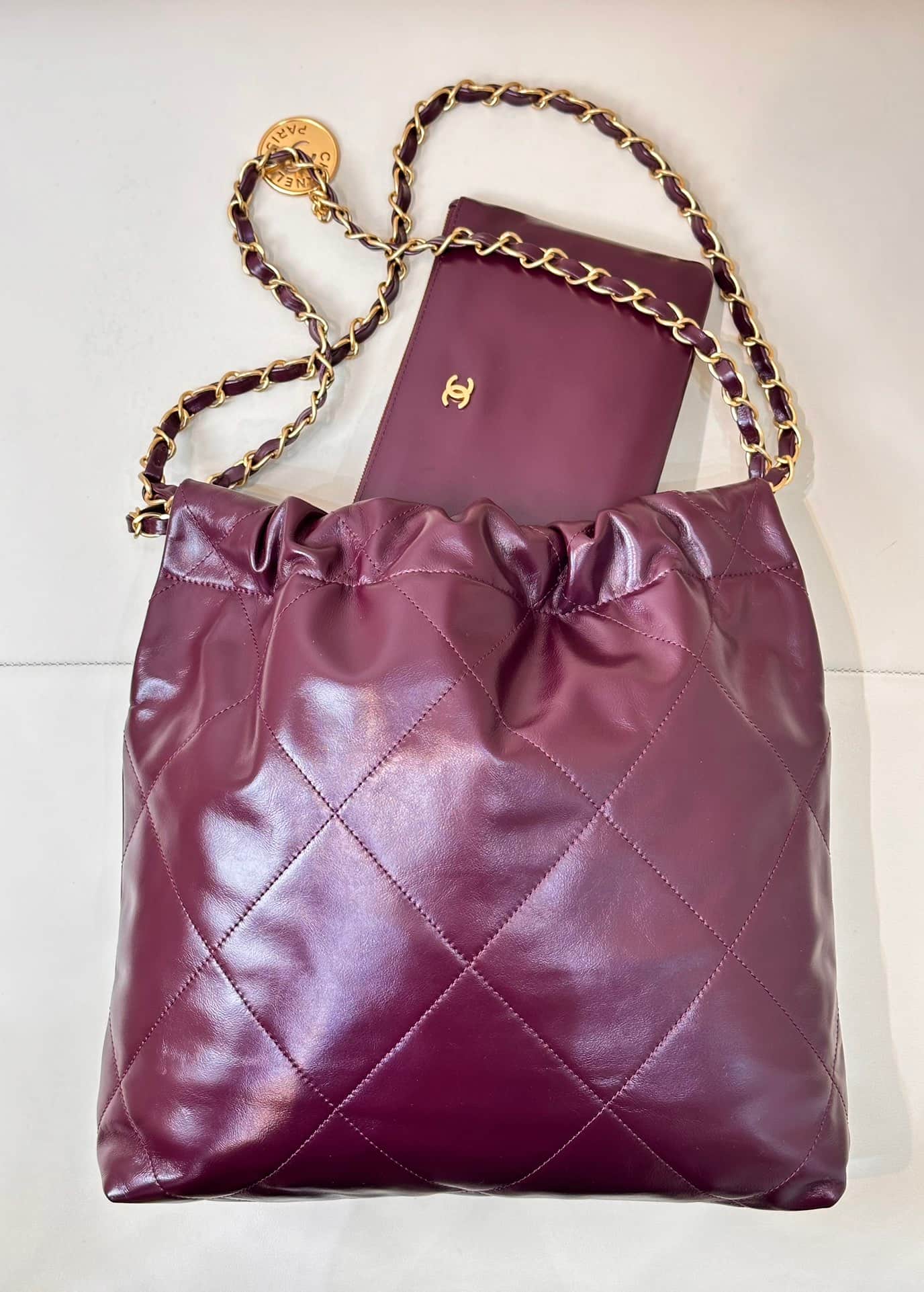 Chanel 22 Small handbag Shiny calfskin & gold-tone metal AS3260 Burgundy TOP