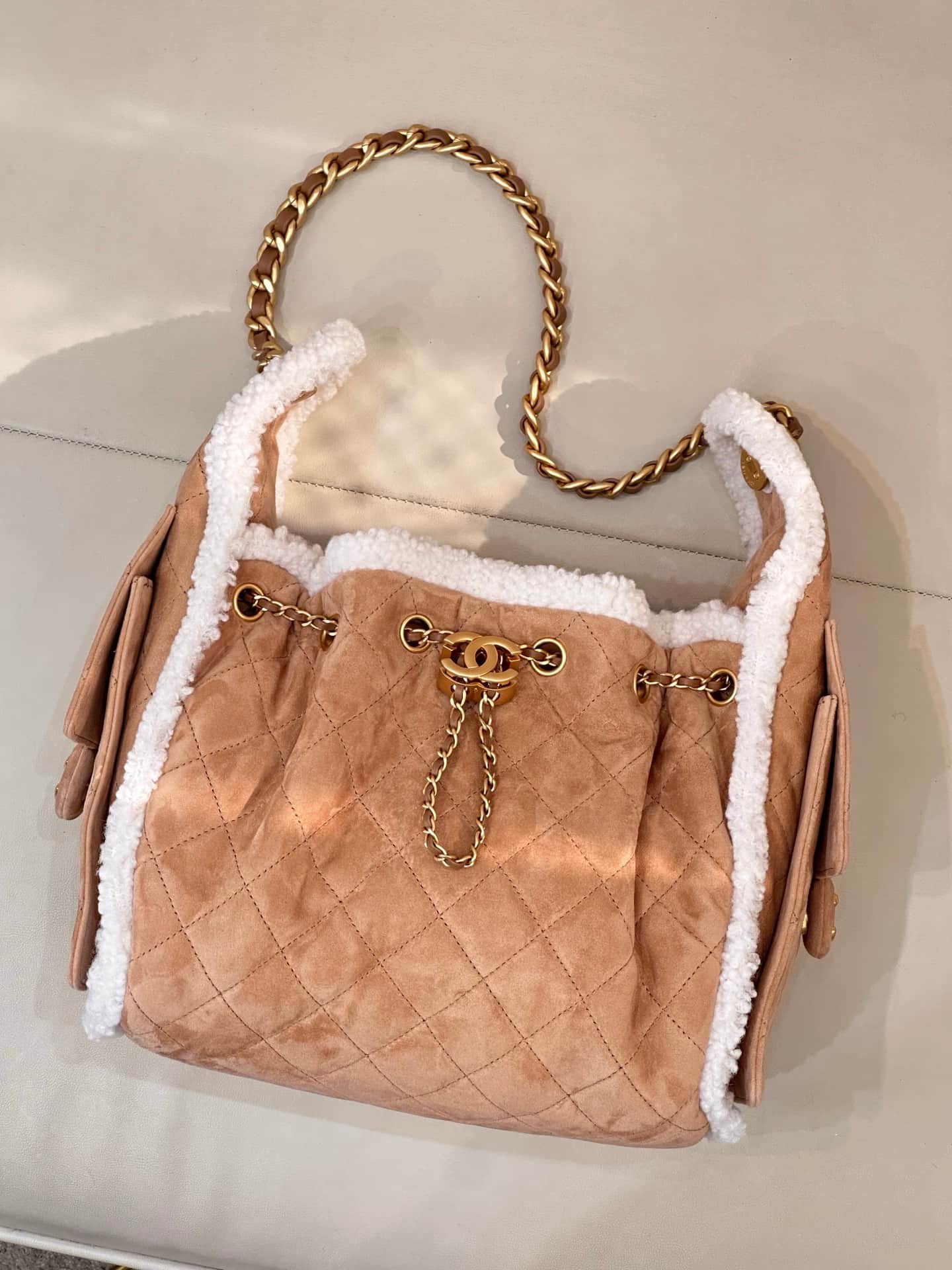 Chanel 25 Small Hobo handbag AS5293 Suede with crumpled sheepskin shearling&Gold-tone Metal Beige TOP