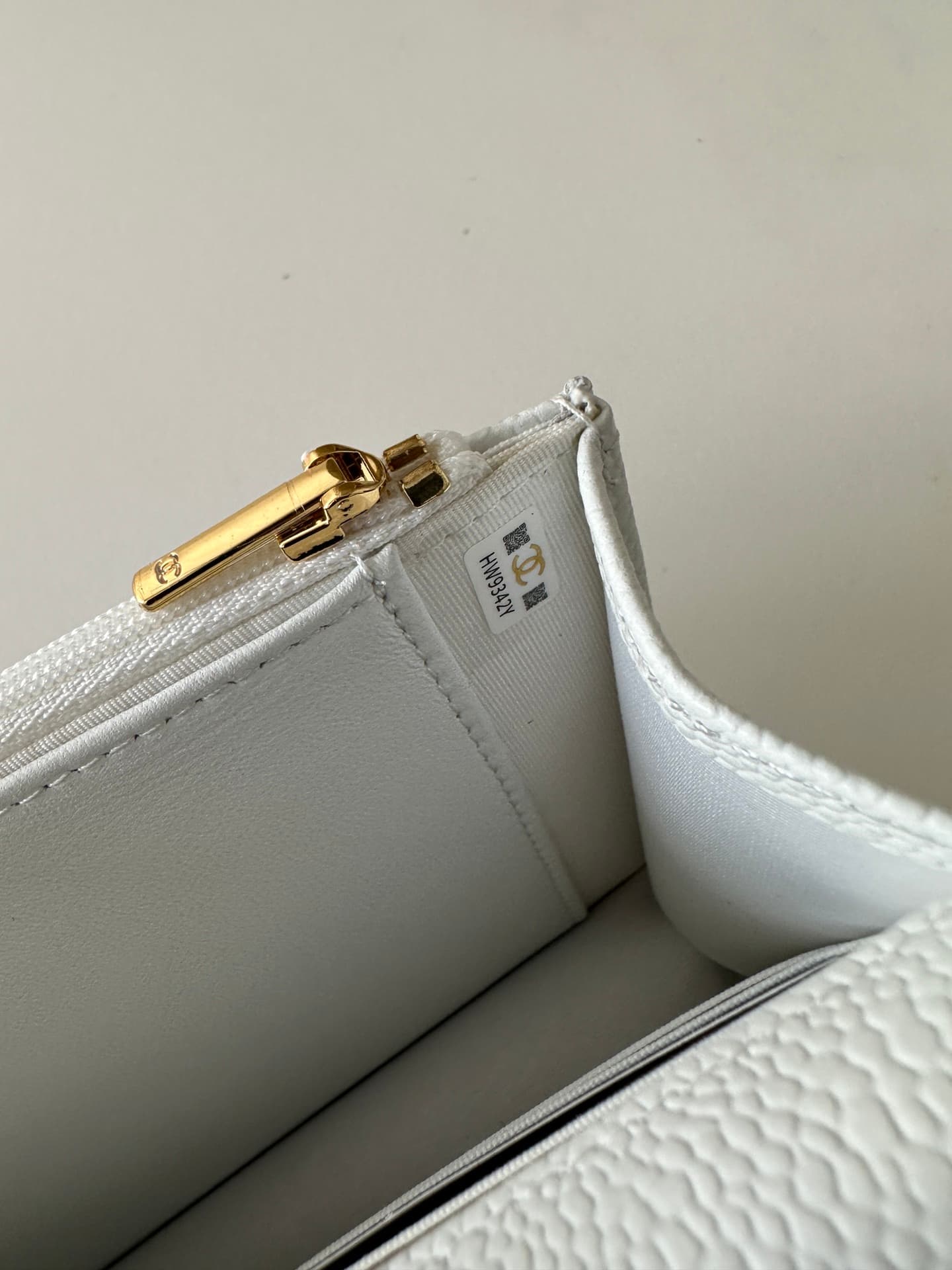 Chanel Classic Wallet on Chain Grained Shiny Calfskin & Gold-Tone Metal AP4241 White High