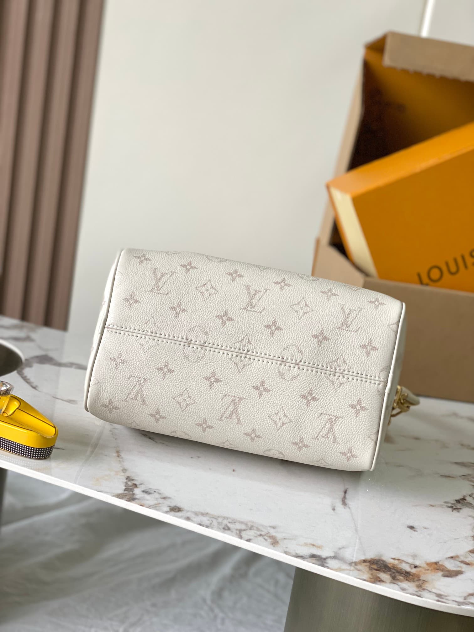 Louis Vuitton Speedy Bandoulière 25 Cream Calf leather M26690 TOP