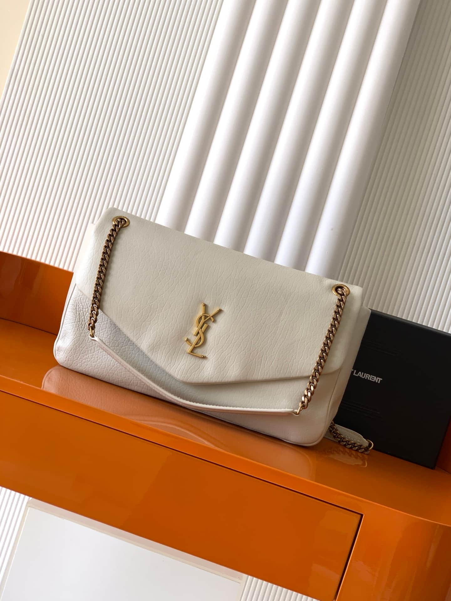 Calypso large in grained lambskin 777399 IN BLANC VINTAGE High