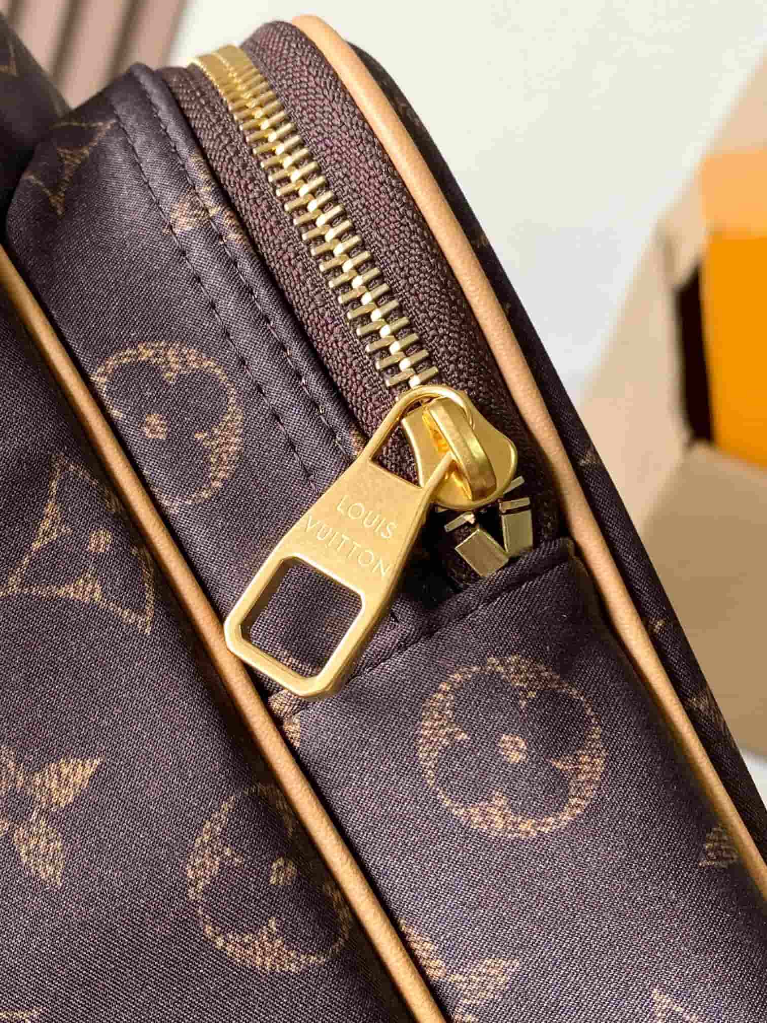 Louis Vuitton Nil XL Monogram  Silk Tech M29853 TOP