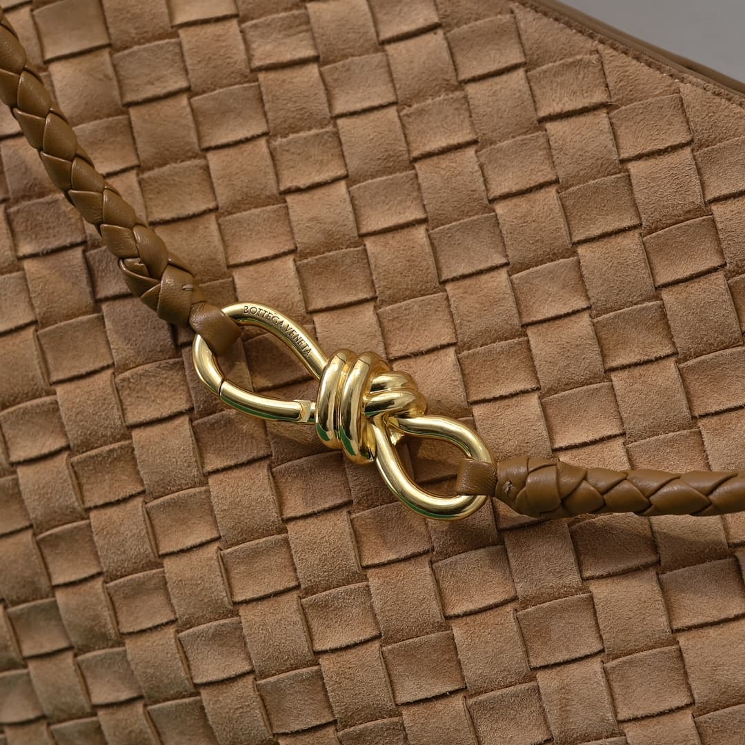 BV Andiamo Large tote bag in beige suede leather High