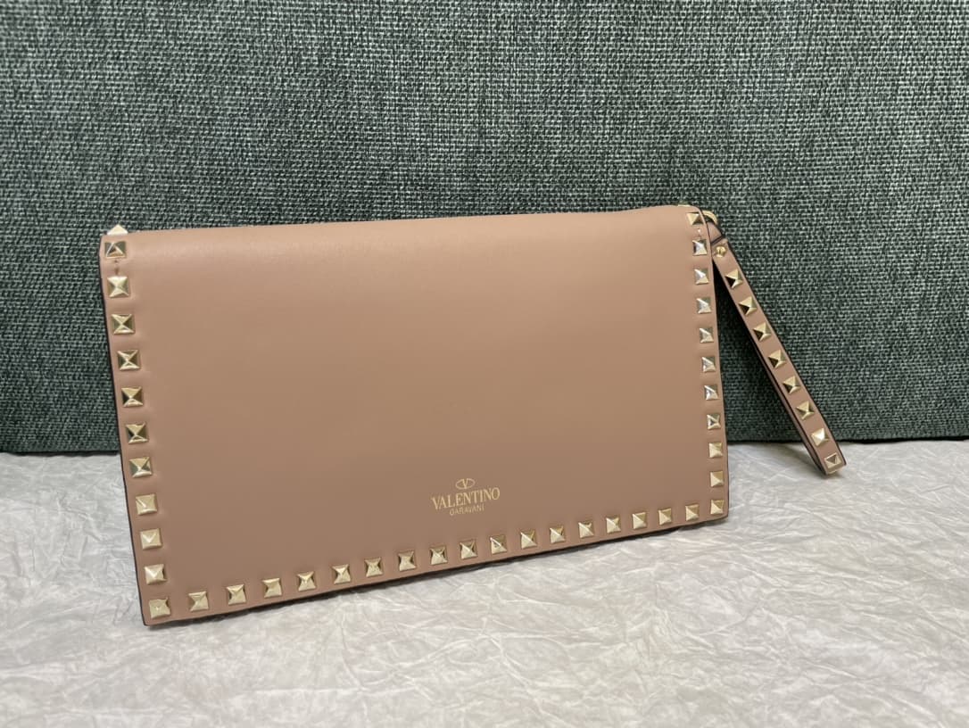 Valentino Medium Clutch In Pink Calfskin High