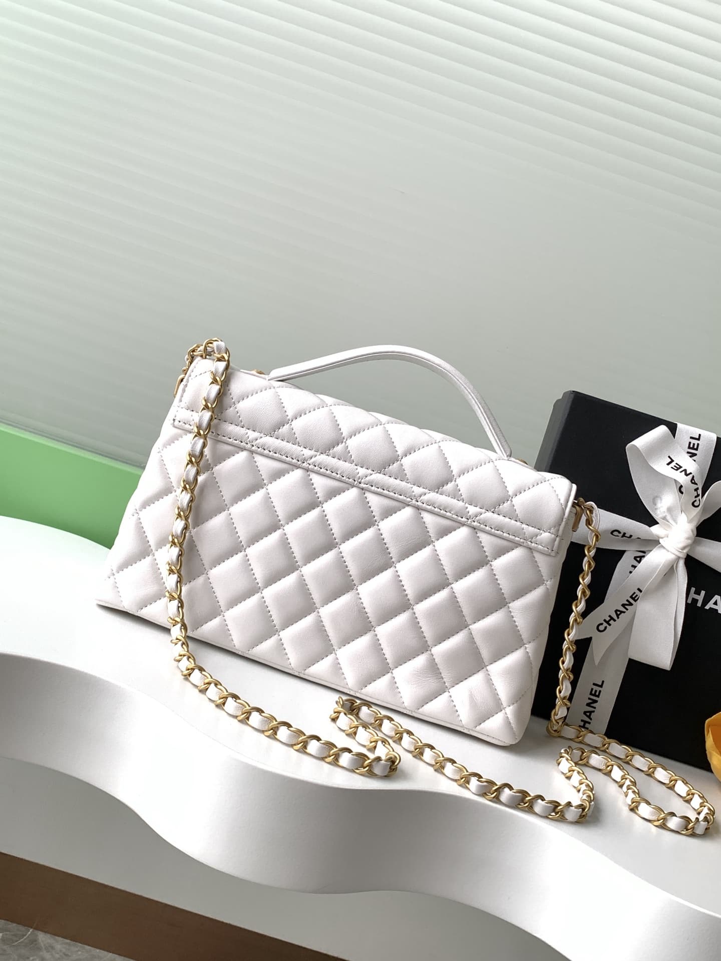 FLAP BAG WITH TOP HANDLE Lambskin Gold-Metal AS5356 White A