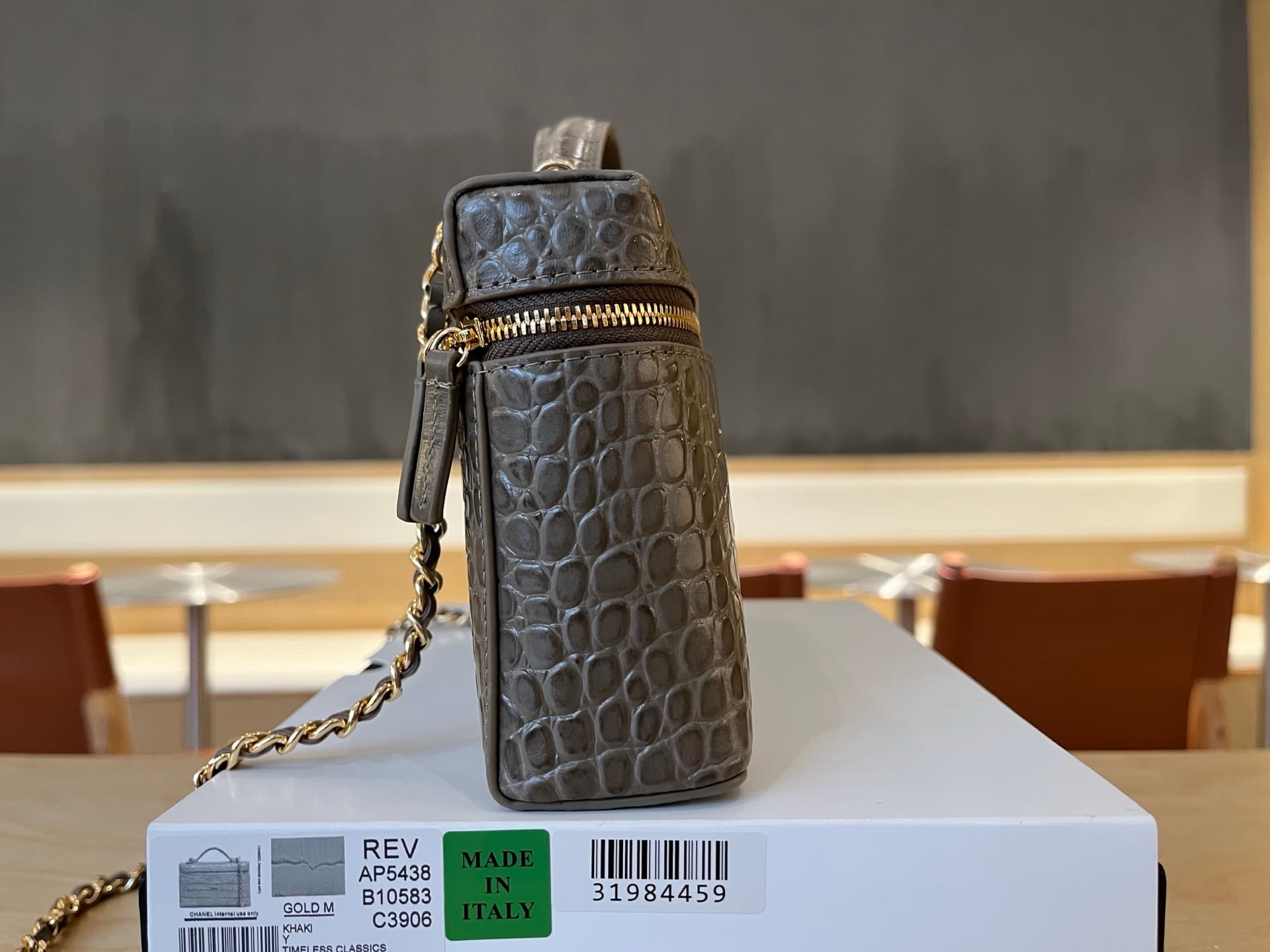 Chanel Vanity with Chain Crocodile-embossed leather& Gold-Tone Metal Dark Khaki AP5438 A
