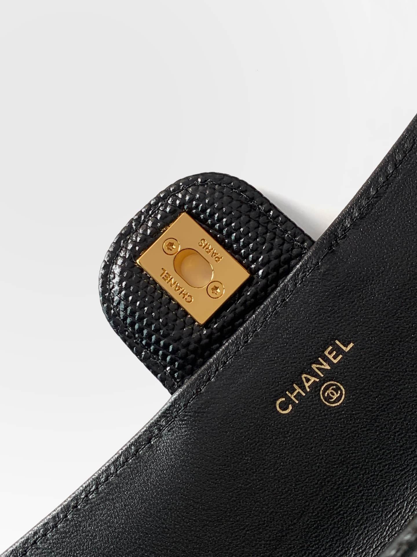 Chanel Clutch with chain Lizard Embossed Calfskin & Gold-Tone Metal Black AP5280 A