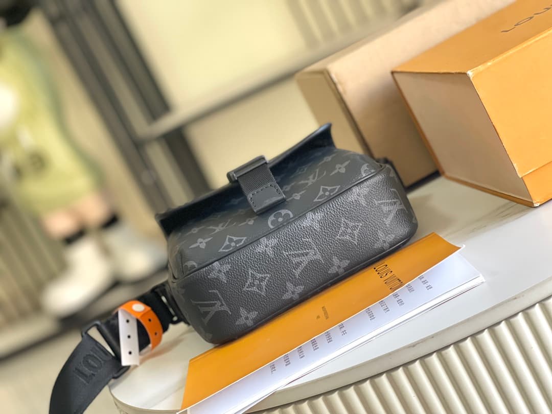 Louis Vuitton Getaway Messenger Monogram Eclipse coated canvas M12518 TOP