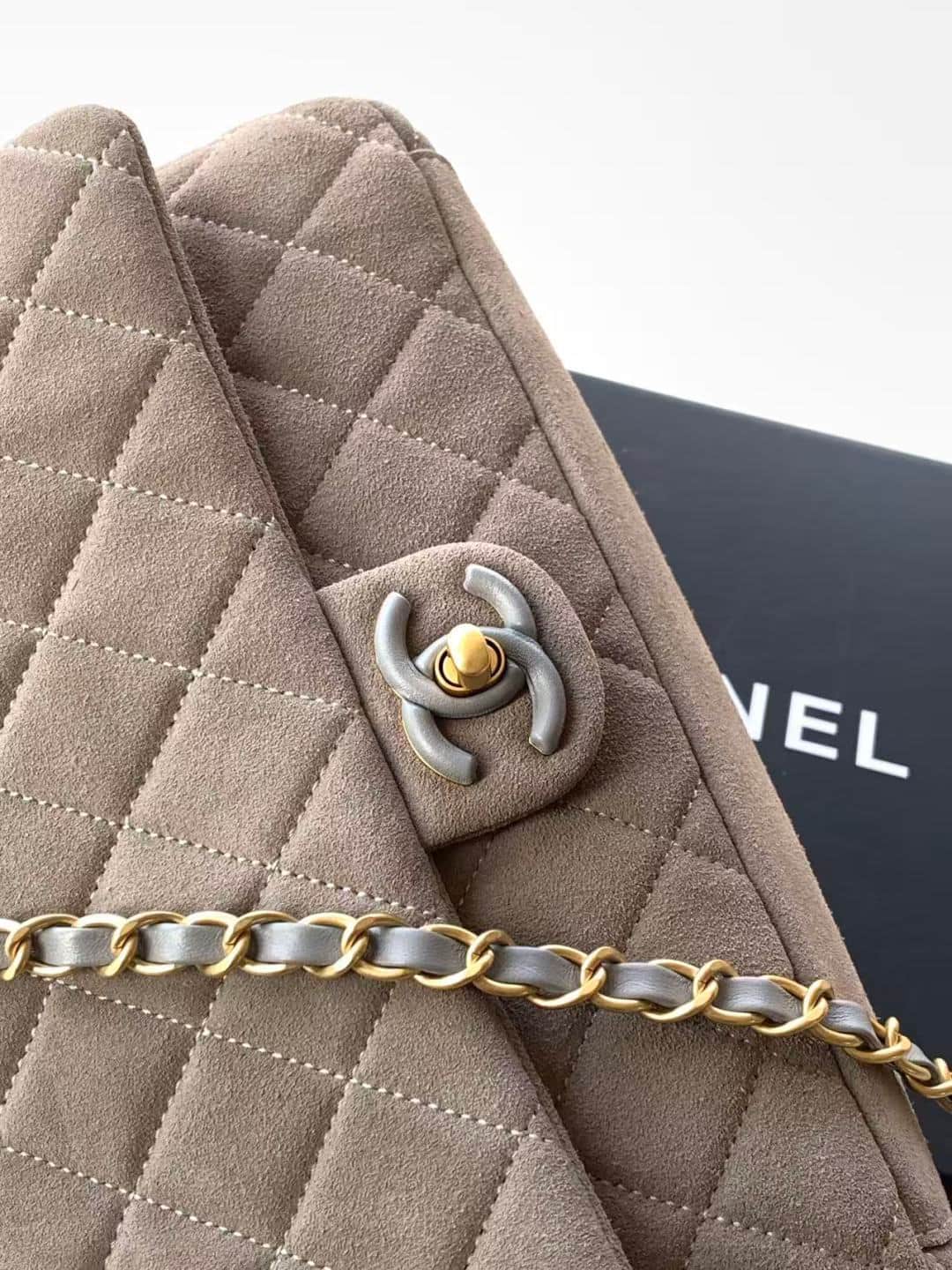 Chanel Classic Flap bag in Grey Suede & Gold-Tone Metal AS5987 A