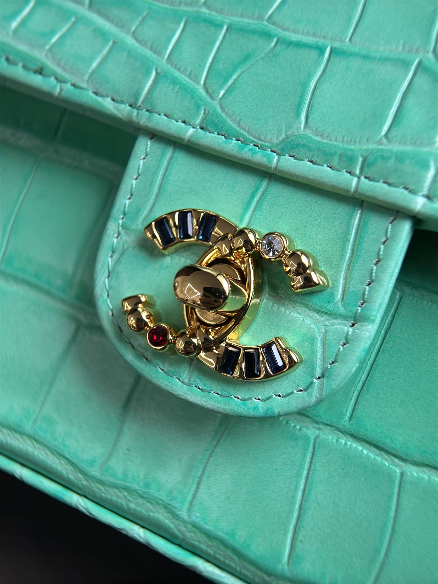Chanel Flap Bag crocodile-embossed calfskin& Gold-Tone Metal Green AS6340 A