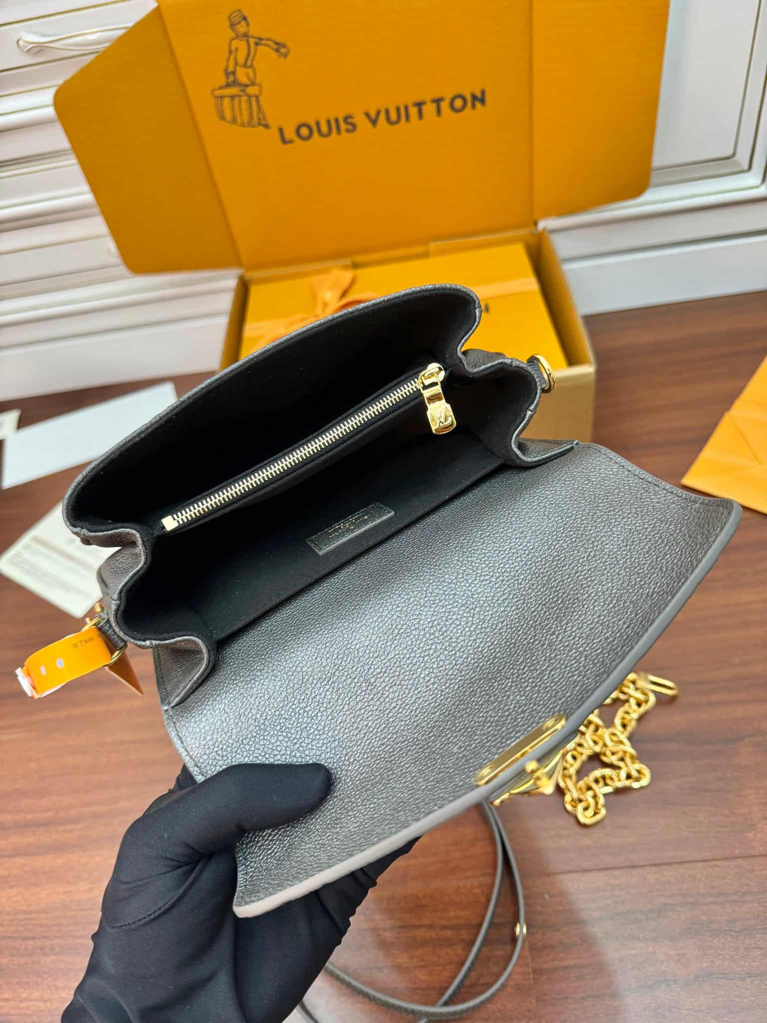 Louis Vuitton Pochette Métis East West Gun metal Embossed grained cowhide leather M11998 TOP