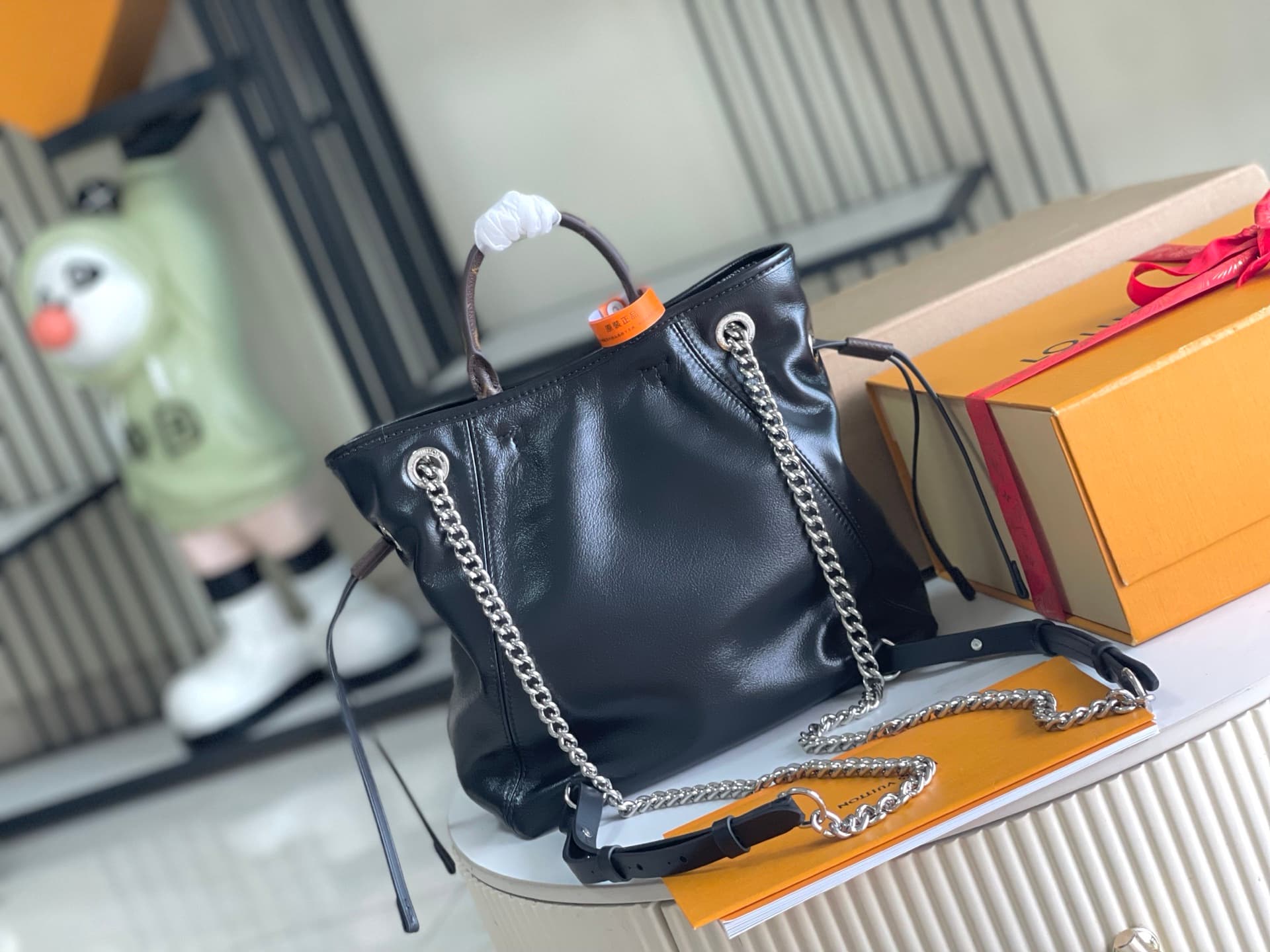 Louis Vuitton Off Duty Backpack Vibe Lamb leather M25522 Black TOP