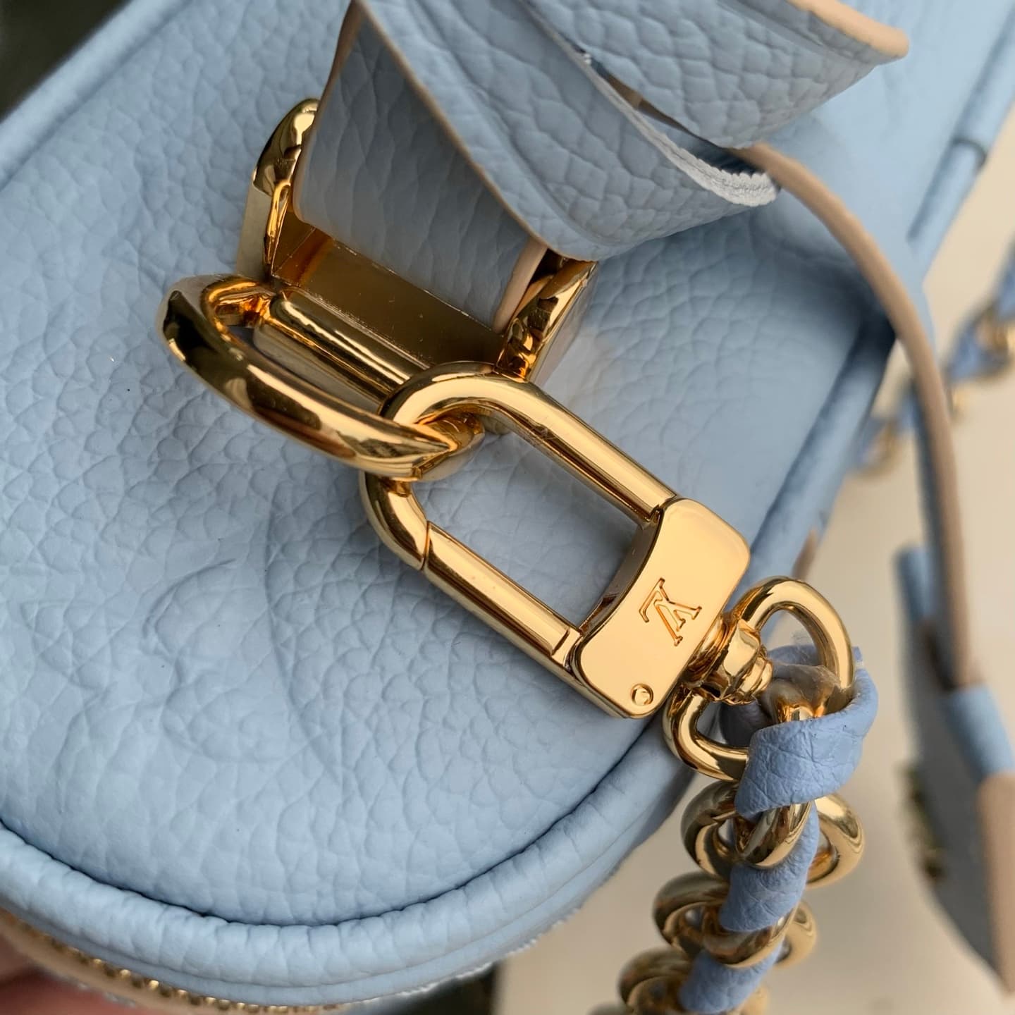 Louis Vuitton Vanity Chain Pouch Blue Iris/Peuplier Cowhide leather M2A007 High