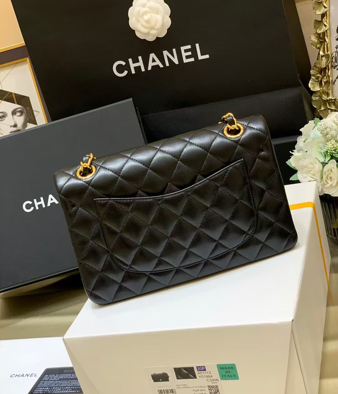 Chanel Medium CLASSIC HANDBAG Lambskin Black Gold Metal TOP