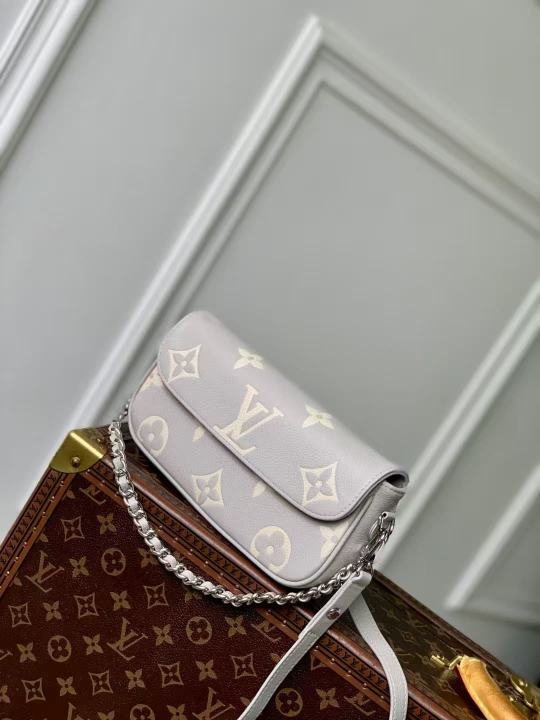 Louis Vuitton Wallet On Chain Ivy Embossed grained cowhide leather M14225 High