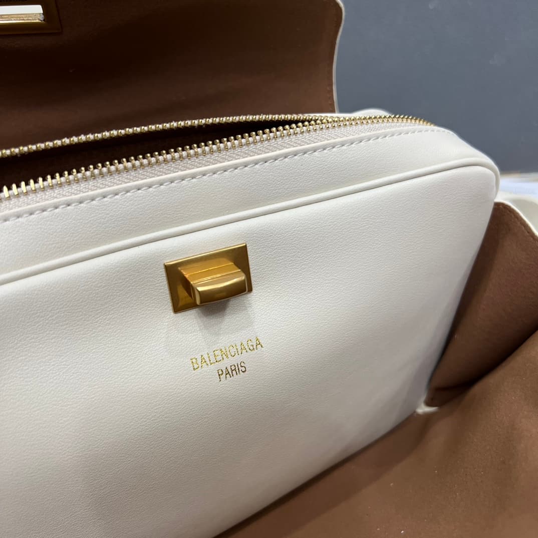 Balenciaga Shoulder Bag in White Mid
