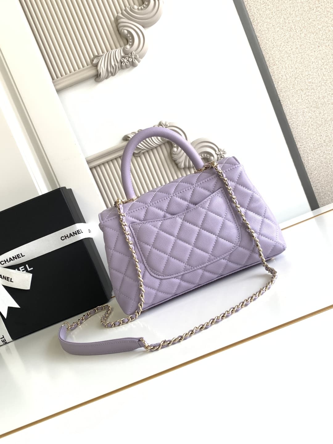 FLAP BAG WITH TOP HANDLE Grained Calfskin & Gold-Tone Metal A92990 Lilac Binding A