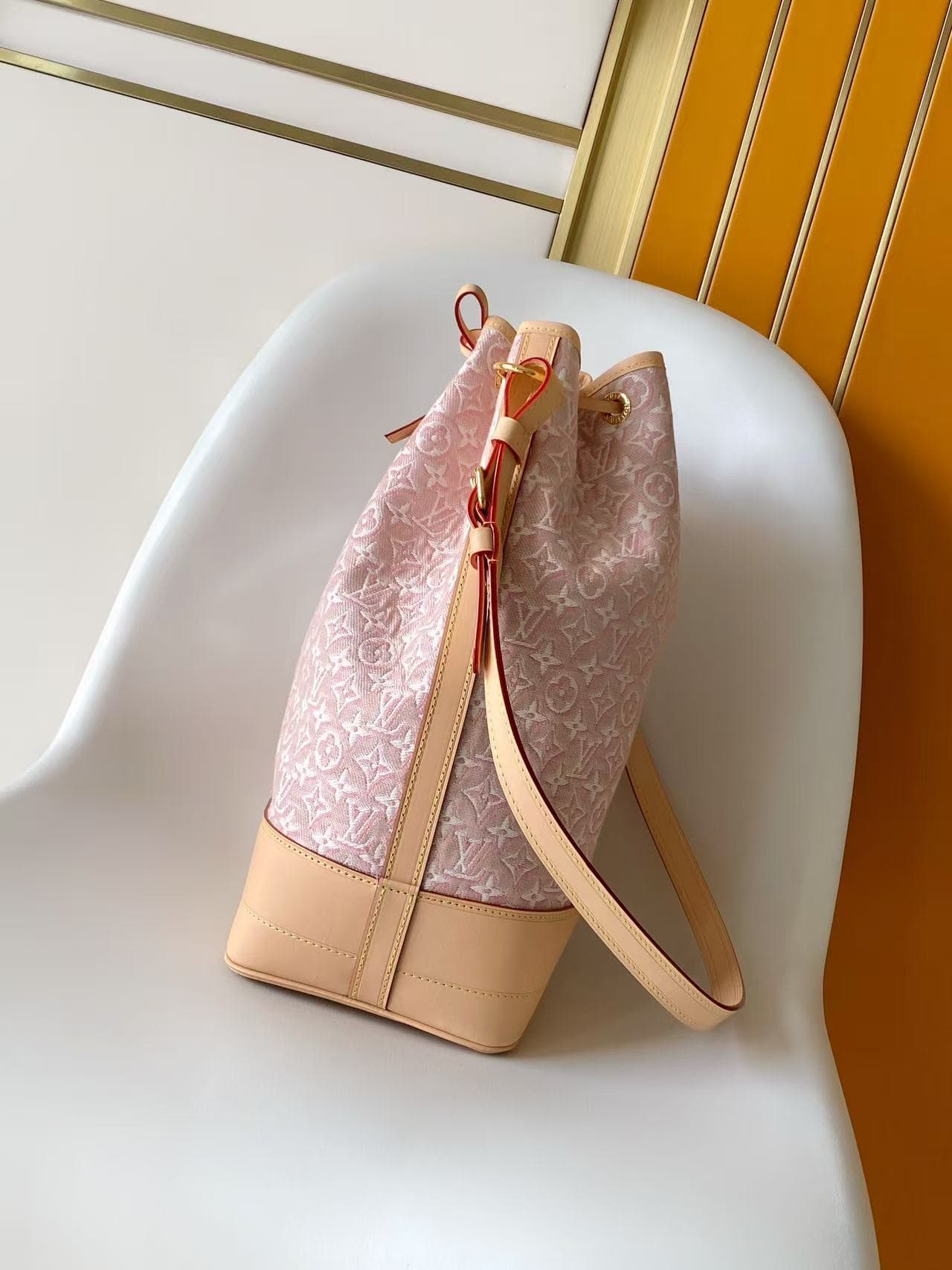 Louis Vuitton Noé Monogram Emblème Rose Ruban M28714 High