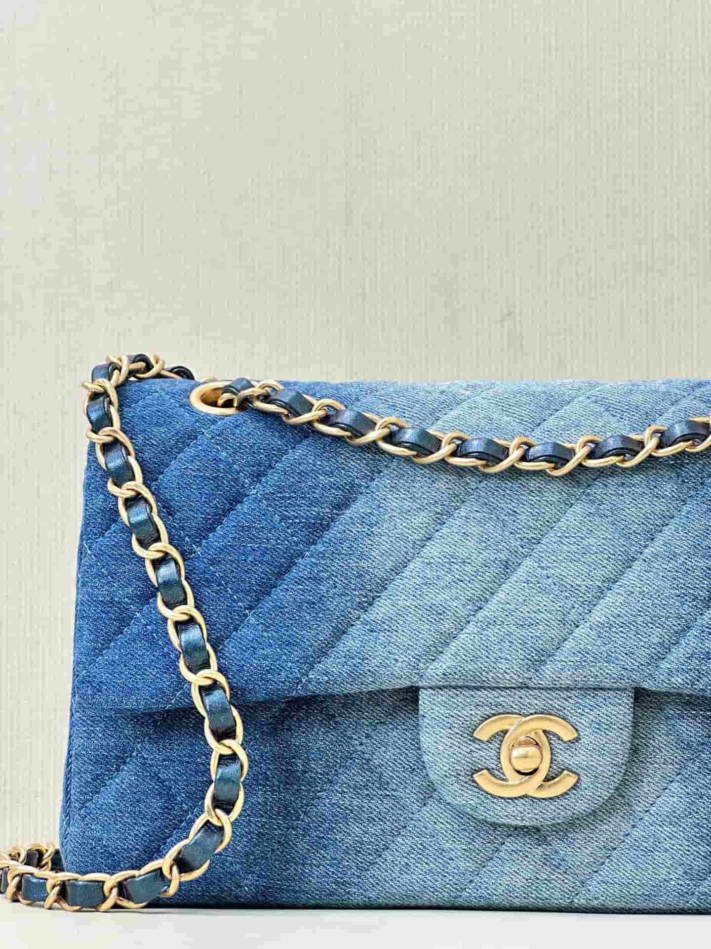 Chanel Medium CLASSIC HANDBAG Denim &Gold-tone Metal Blue TOP