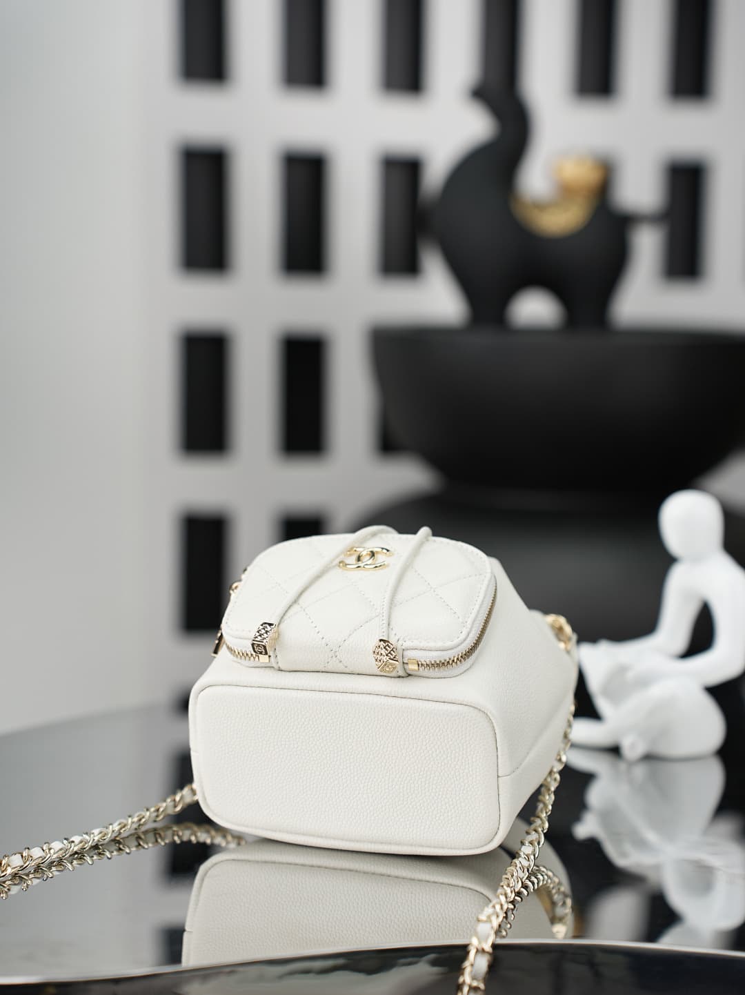 Chanel Business Affinity Bucket Bag Grained Calfskin&Gold-Tone Metal White AS4775 A