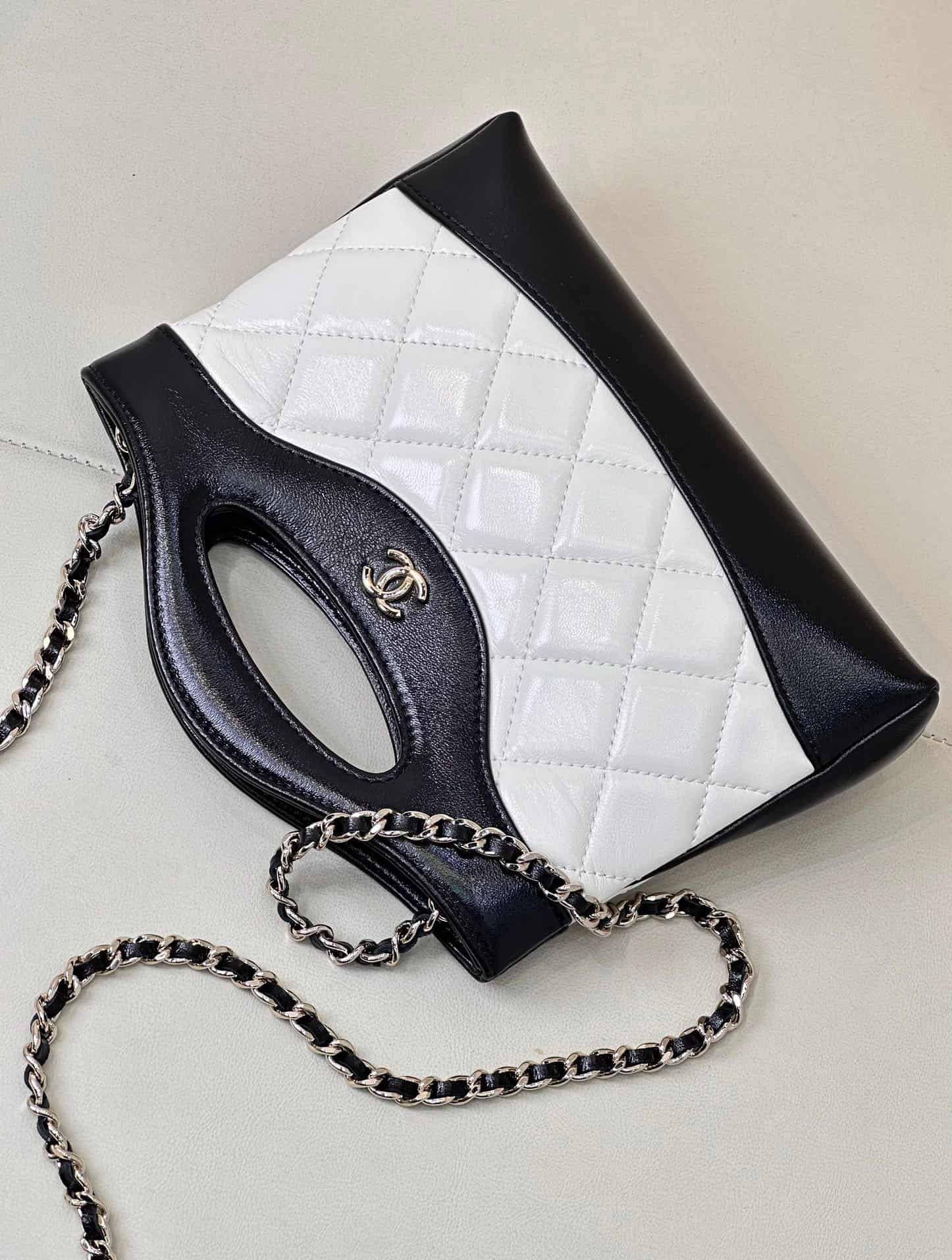 Chanel Clutch with chain Lambskin & Gold-Tone Metal AP3656 Black&White TOP