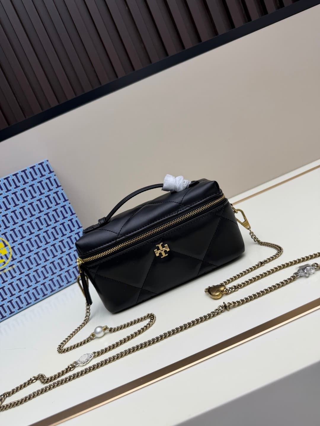 Tory Burch KIRA DIAMOND QUILT CHARM EAST-WEST VANITY CASE Black High