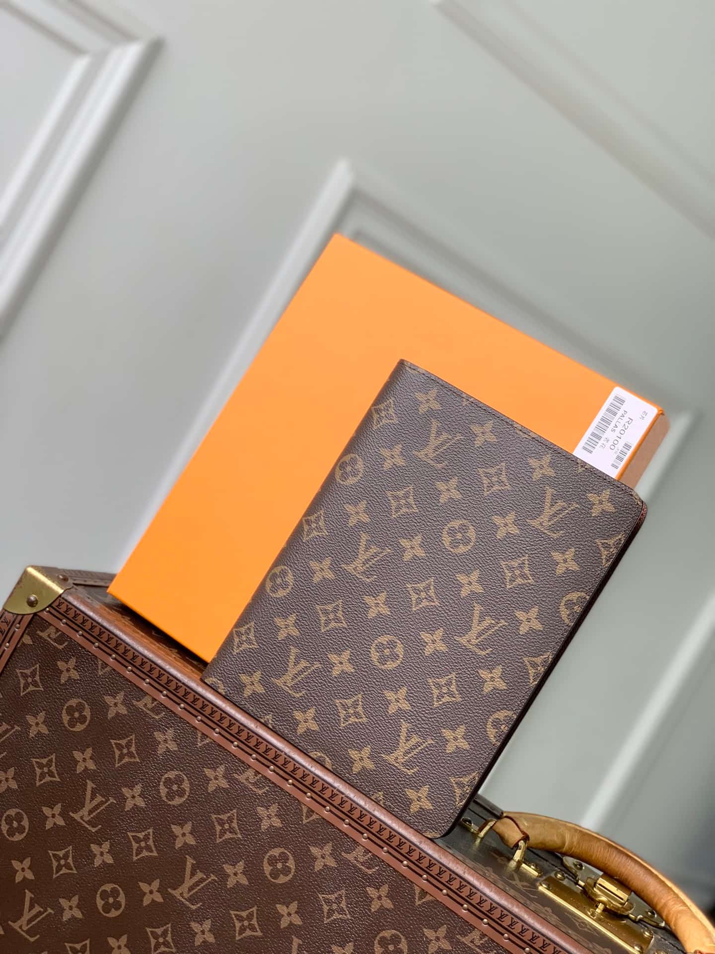 Louis Vuitton Desk Agenda Cover Monogram canvas, cross grain leather lining R20100 High