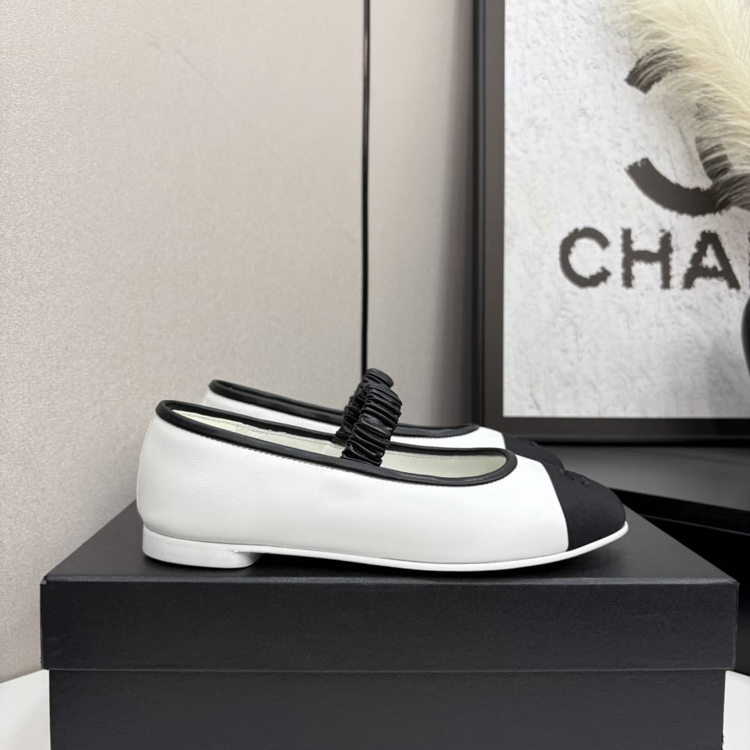 Chanel Lambskin Grosgrain Cap Toe CC Ballerina Flats Shoes Women