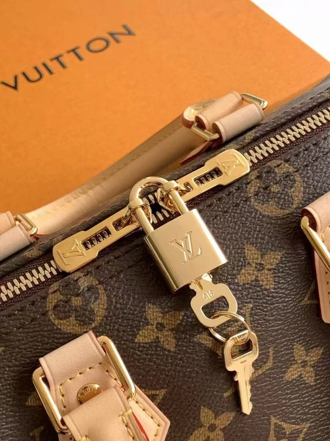 Louis Vuitton Speedy Bandoulière 25 Monogram coated canvas M41113 Top