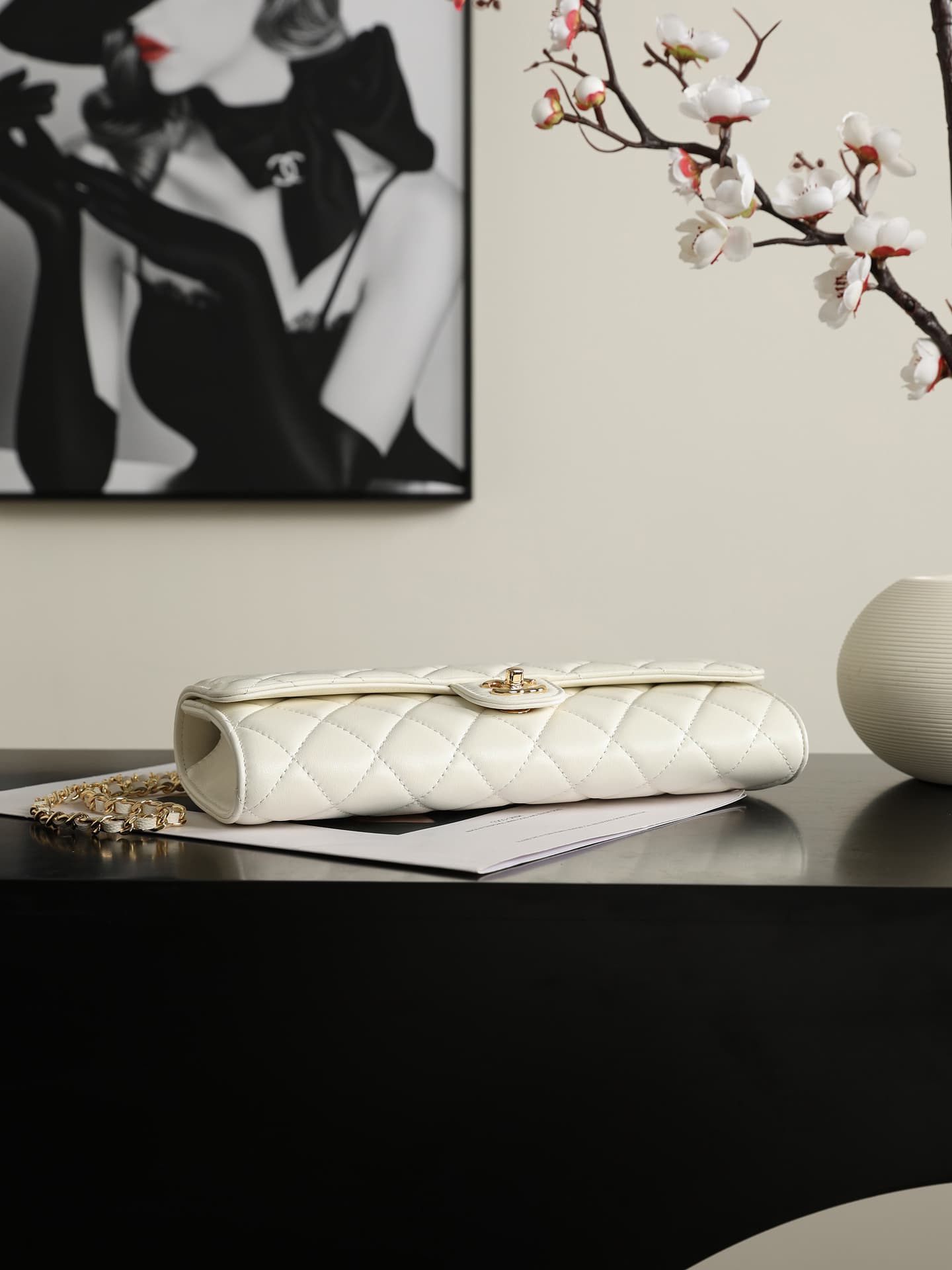 Chanel Clutch with chain Lambskin Calfskin & Gold-Tone Metal White AP5280 A