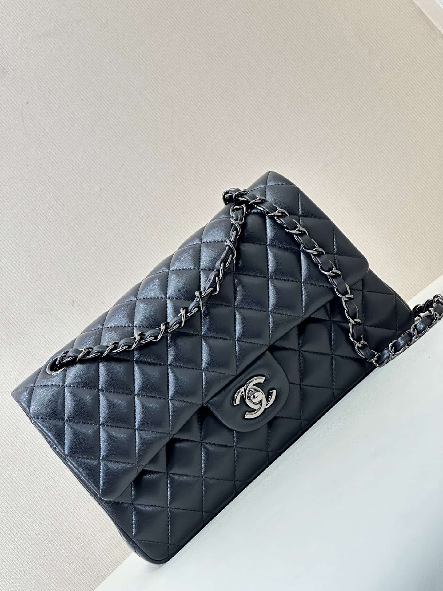 Chanel Medium CLASSIC HANDBAG Lambskin Black Silver Metal TOP