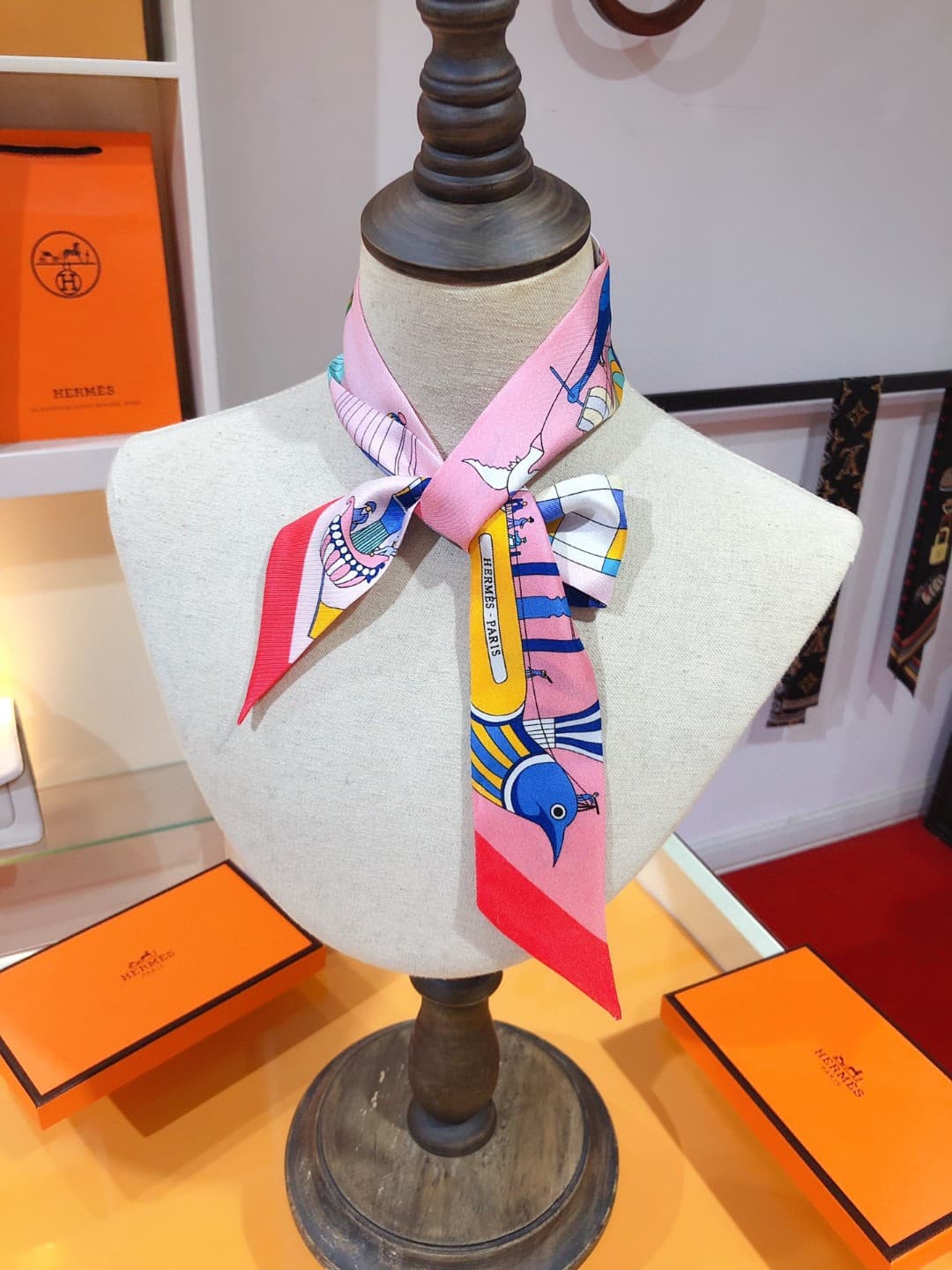 Hermès Les Folies Du Ciel Silk Twilly
