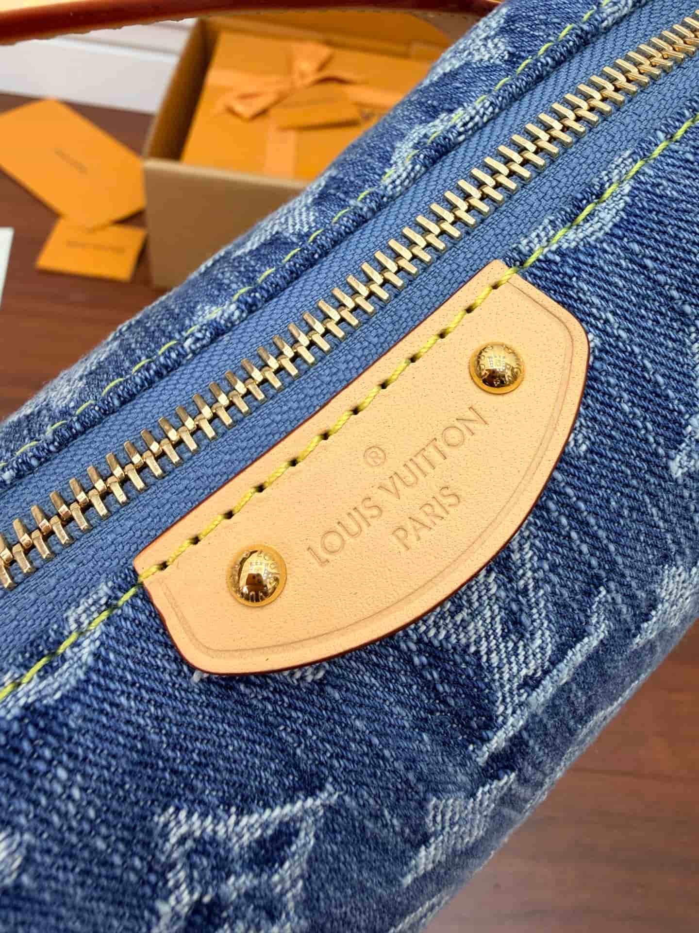 Louis Vuitton Monogram Denim Hills Pochette Monogram Canvas M82949 TOP