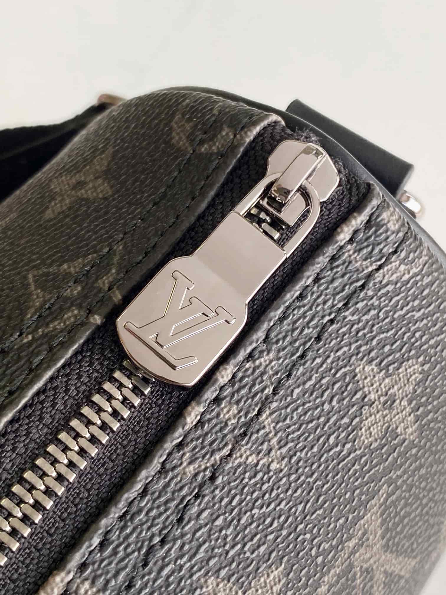 Louis Vuitton Keepall Bandoulière 25 Mon Monogram Eclipse coated canvas P01942 High