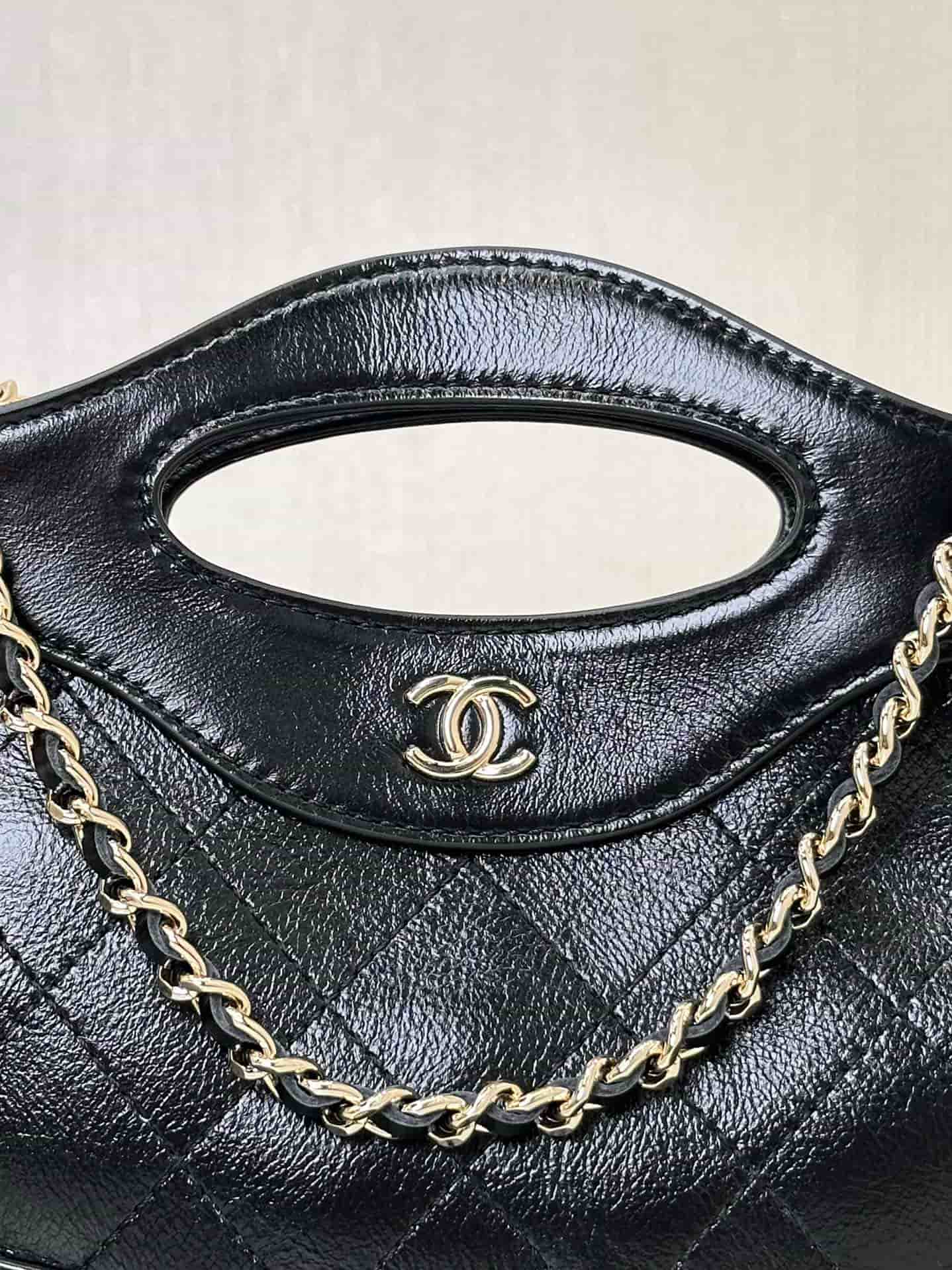 Chanel Clutch with chain Lambskin & Gold-Tone Metal AP3656 Black TOP
