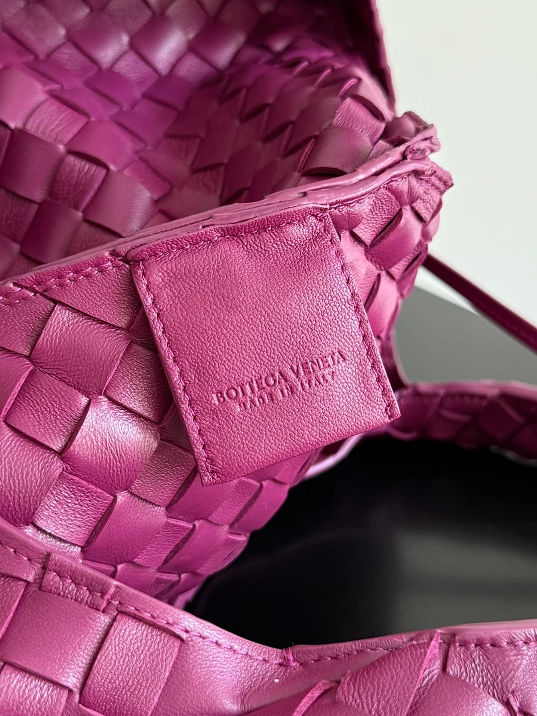 Bottega Veneta Medium Campana shoulder bag in Intrecciato leather Rose Red TOP