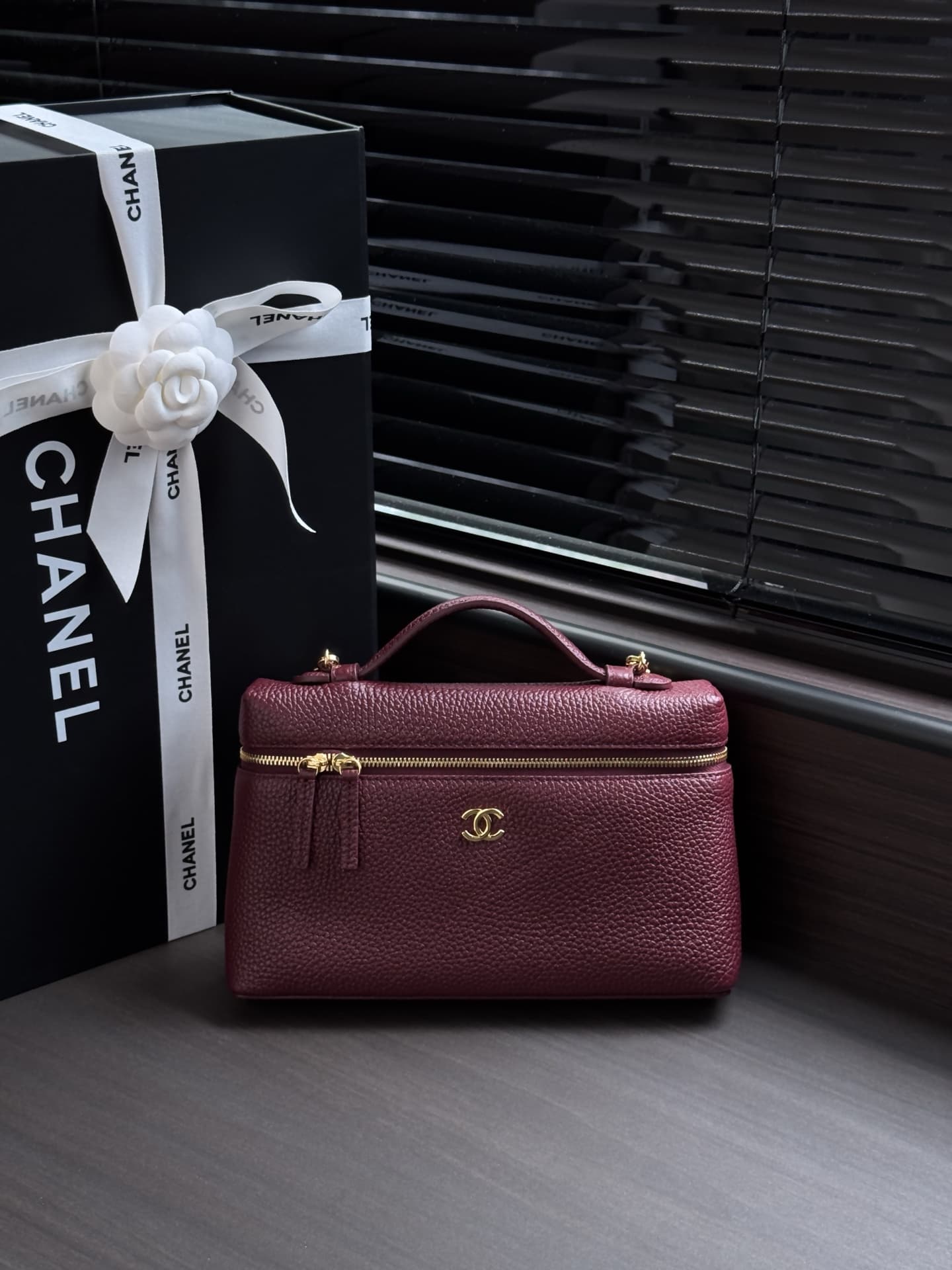 Chanel Large Vanity with chain Grained Calfskin & Gold-Tone Metal Burgundy AS5347 A