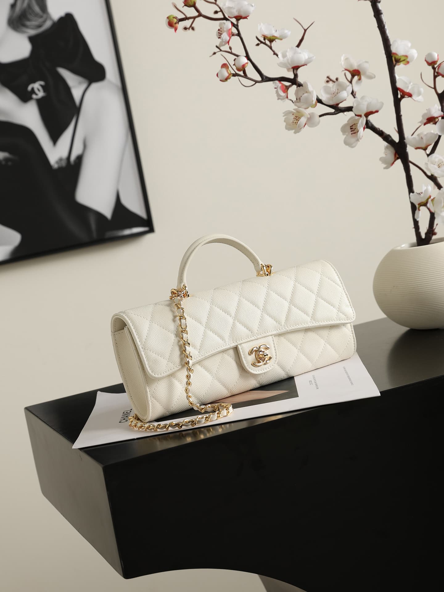 Chanel Clutch with chain Grained Calfskin & Gold-Tone Metal White AP5280 A
